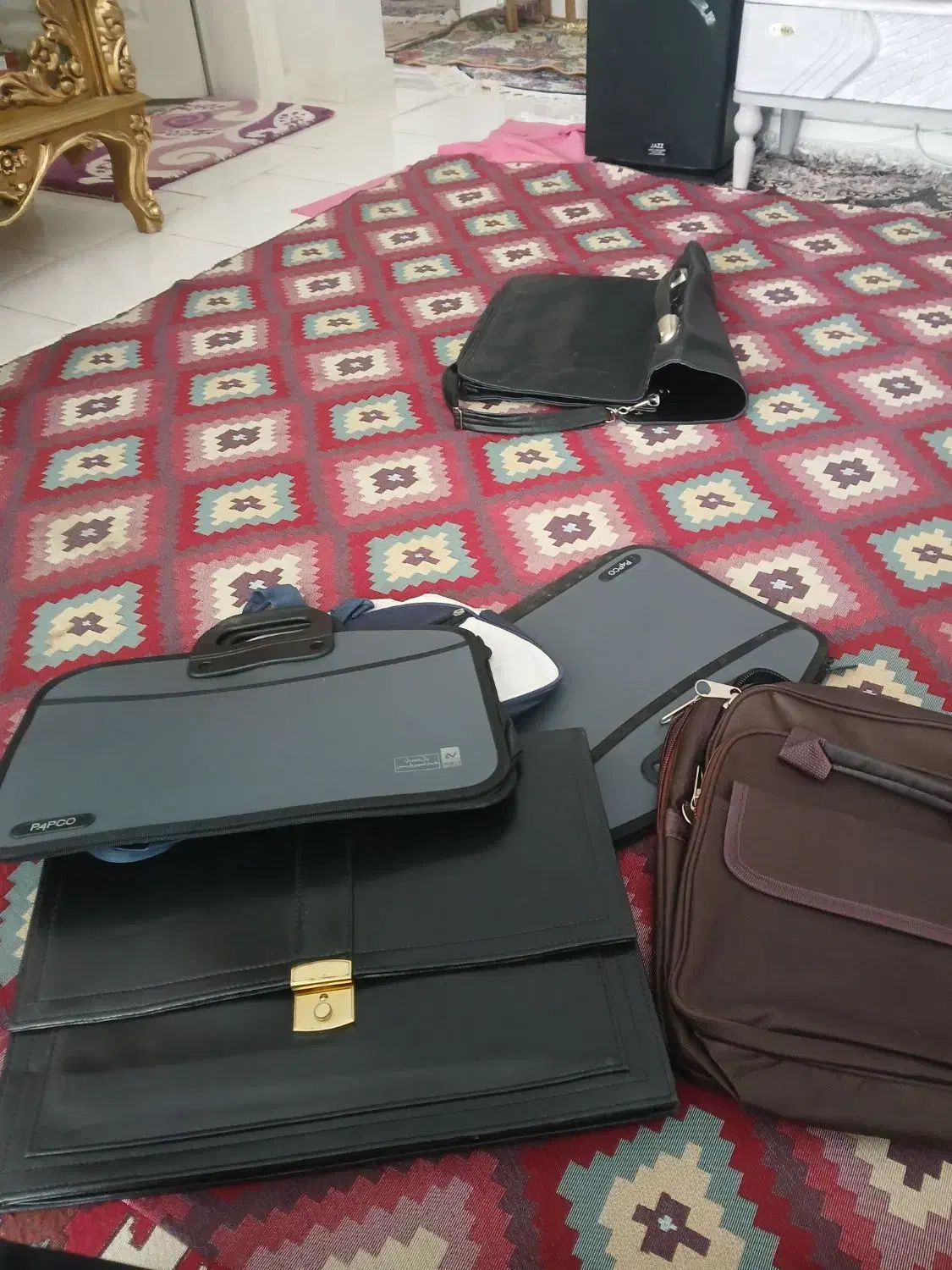 انواع اقصام کیف لپتاپ و اداری|کیف، کفش، کمربند|پرند, فاز ۶|دیوار