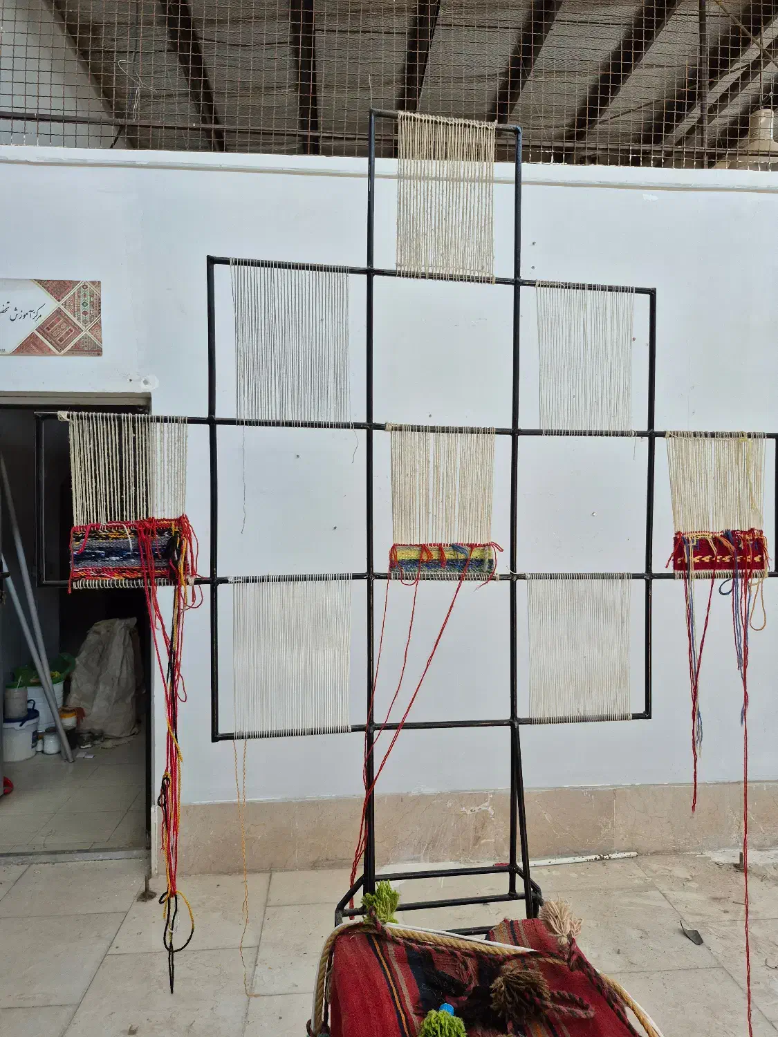 مجسمه فلزی نماد بز کوهی در گلیم سیرجان|گلیم، جاجیم، گبه|کرمان, |دیوار