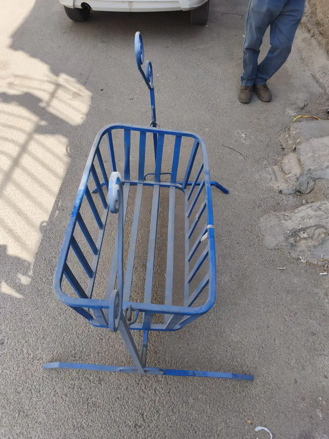 گهواره آهنی|اسباب و اثاث بچه|اصفهان, اطشاران|دیوار