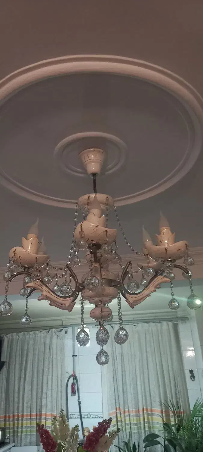 دو لوستر سفید با رگه طلایی ۶ شاخه (۱۲شاخه)|لوستر و چراغ آویز|تهران, دانشگاه شریف|دیوار