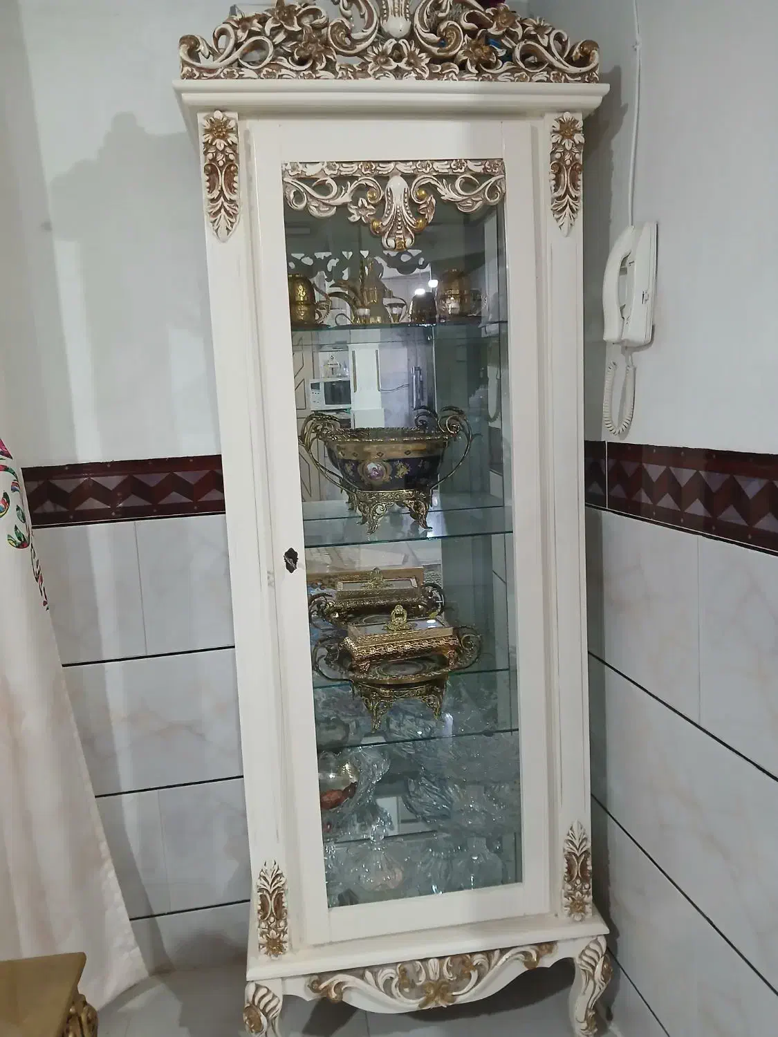 بوفه وفرش در حد نو|فرش|بهارستان, |دیوار