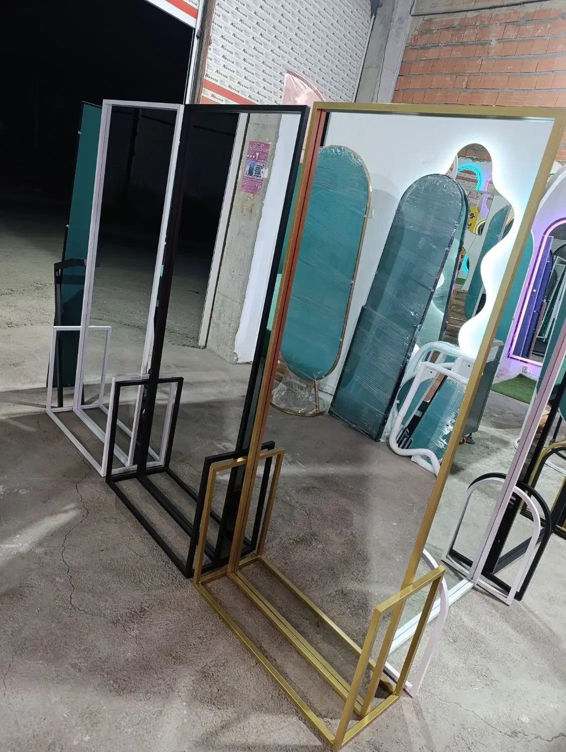 آینه ایستاده قابدار فلزی و چوبی|آینه|ارومیه, |دیوار