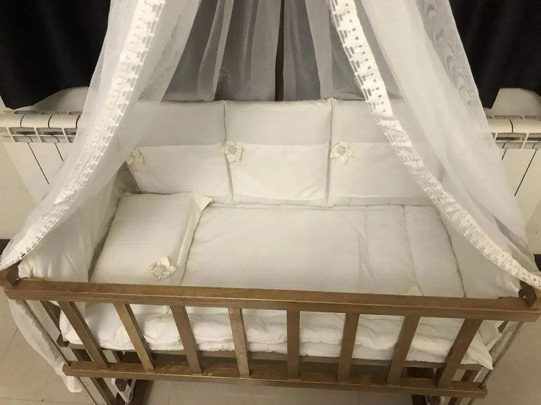 تخت نوزاد در حد نو با قیمت استثنایی|اسباب و اثاث بچه|لواسان, |دیوار