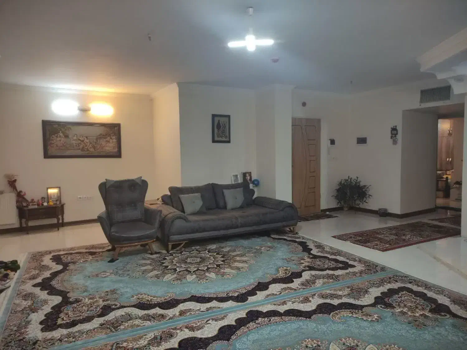 آپارتمان ۱۱۰ متری مرکز شهر خیابان کمال|فروش آپارتمان|اصفهان, جویباره|دیوار