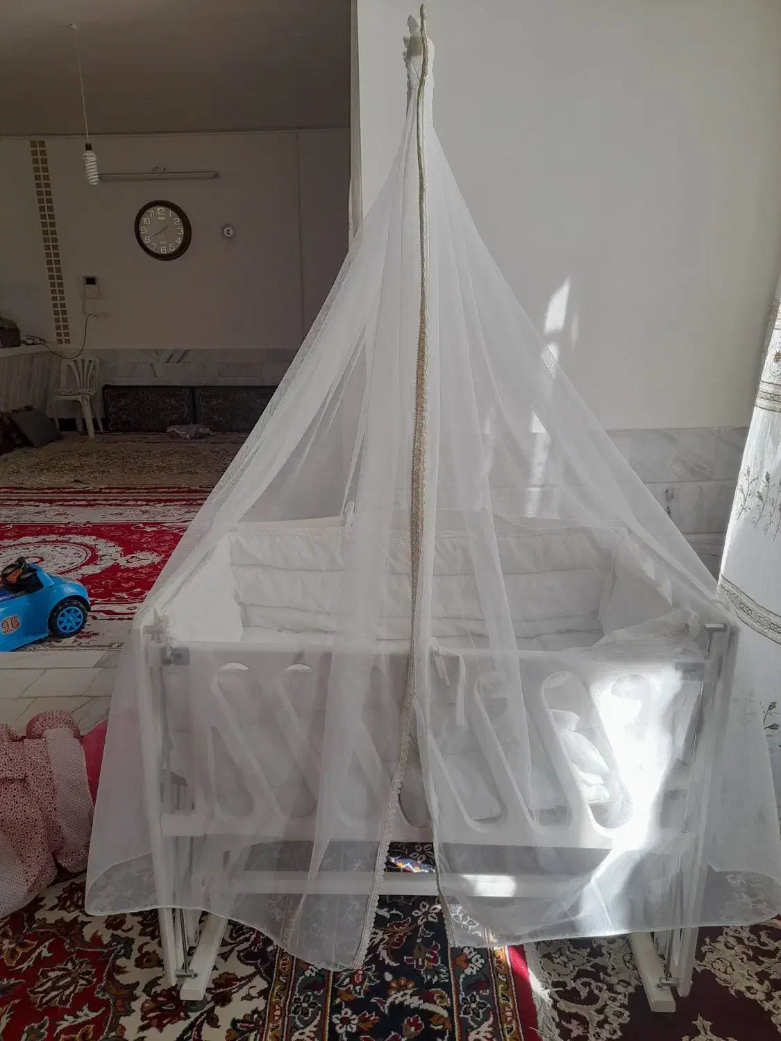 گهواره|تخت و صندلی بچه|کاشمر, |دیوار