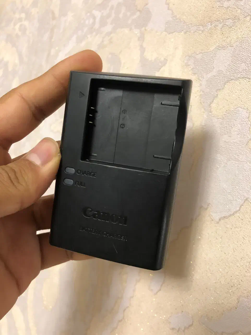 شارژر باتری دوربین کنون اصلی|دوربین عکاسی و فیلم‌برداری|همدان, |دیوار