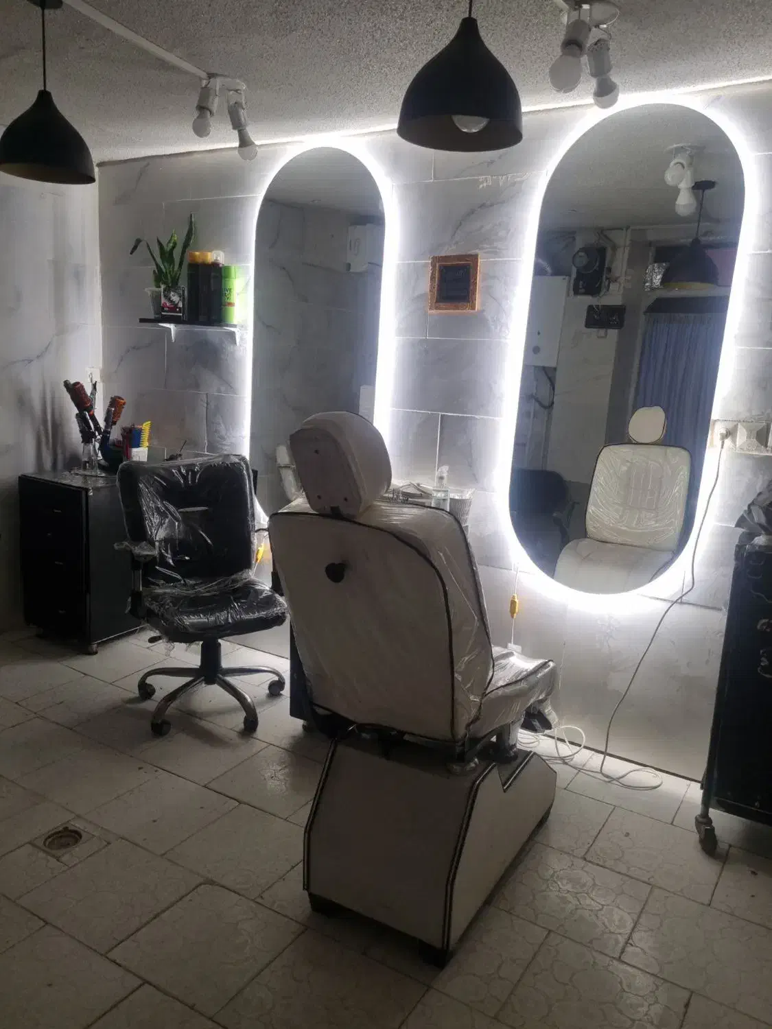 اجاره میزه ناخن وصندلی به تاتو کار|خدمات آرایشگری و زیبایی|رشت, انصاری|دیوار