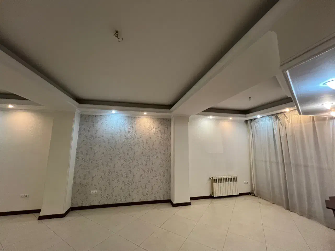 کوهک، خ سحر، ۱۳۰متر، دوخواب، پارکینگ انبار اسانسور