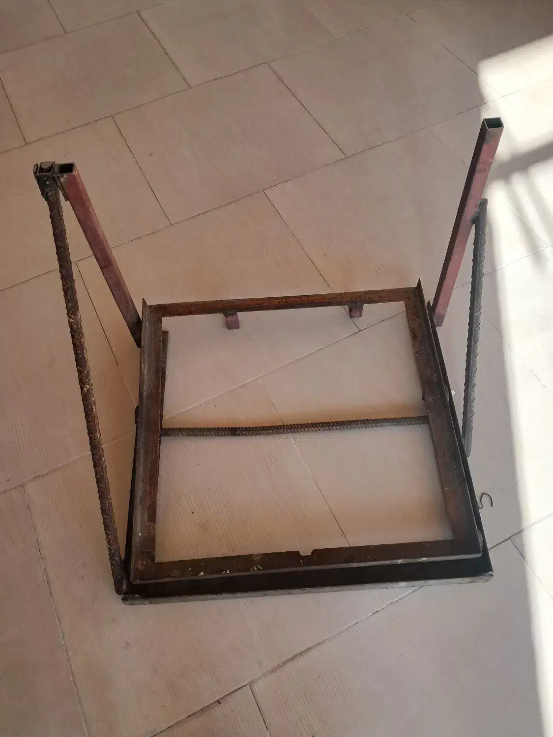 پایه کولر گازی پنجره ای.|کولر گازی و فن‌کوئل|ایزدشهر, |دیوار