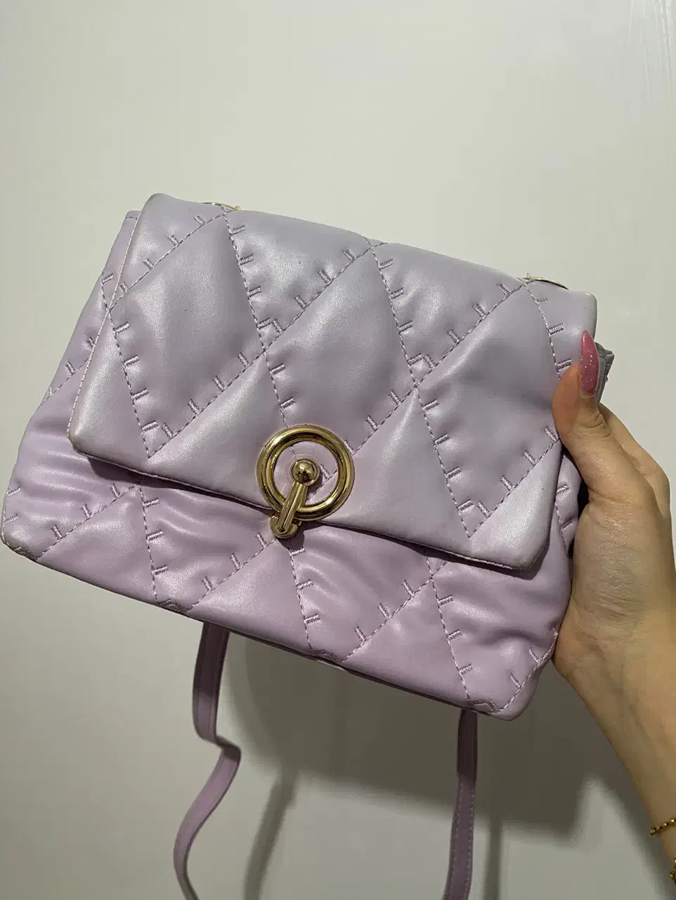 کیف رنگ یاسی|کیف، کفش، کمربند|رشت, منظریه|دیوار