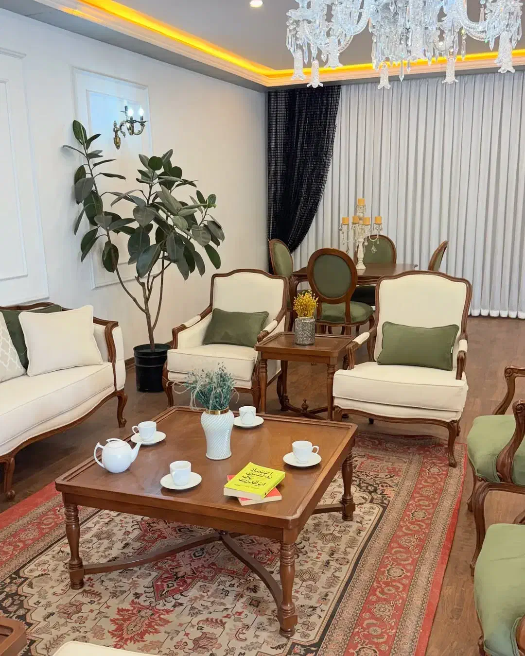 سرویس کوئین فرانسوی ،مبل،سرویس خواب، غذاخوری|مبلمان خانگی و میز عسلی|ملکان, |دیوار
