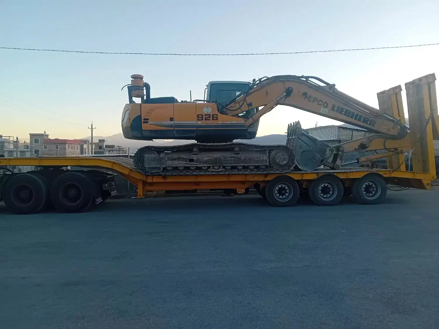 به نام  خدا ۰یه دستگاه بیل مکانیکی بفرش می‌رسد|خودرو سنگین|بروجرد, |دیوار