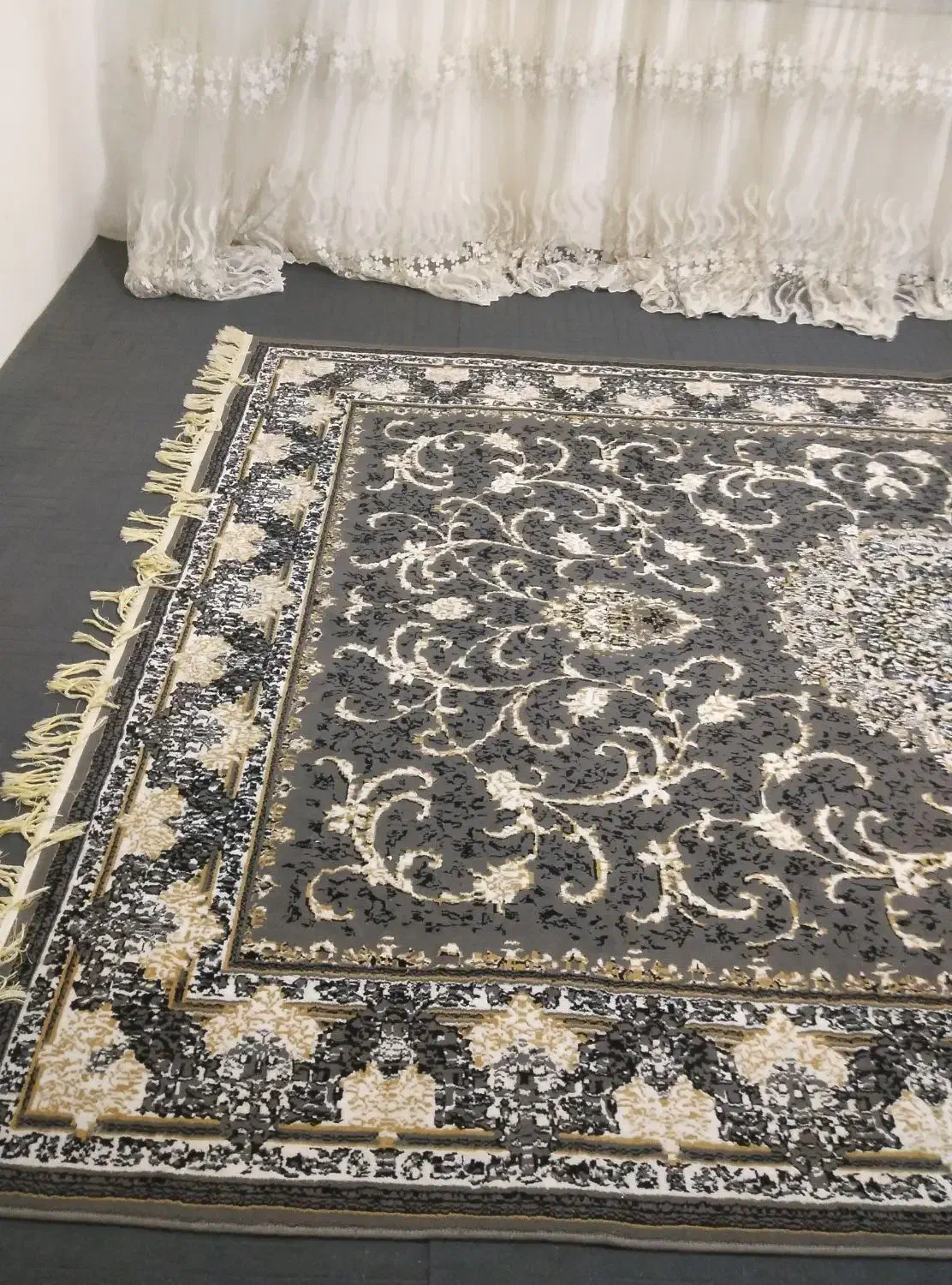 فرش ۹ متری در حد نو|فرش|گلبهار, شهر جدید گلبهار|دیوار