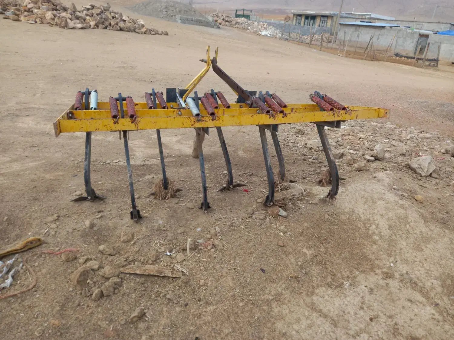 پنجه غازی در حد|ماشین‌آلات صنعتی|کوهدشت, |دیوار