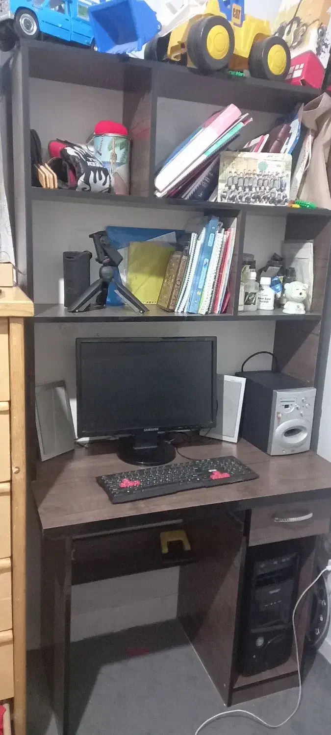 کتابخانه|کتابخانه، شلف، قفسه‌های دیواری|اشتهارد, |دیوار