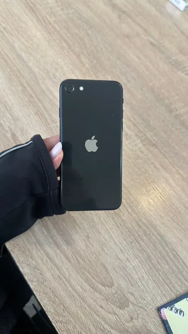 se 2020 64g|موبایل|مشهد, احمدآباد|دیوار