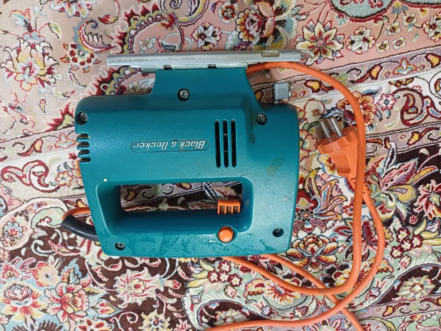 اره برقی عمودبر|ابزارآلات|مهاجران, |دیوار