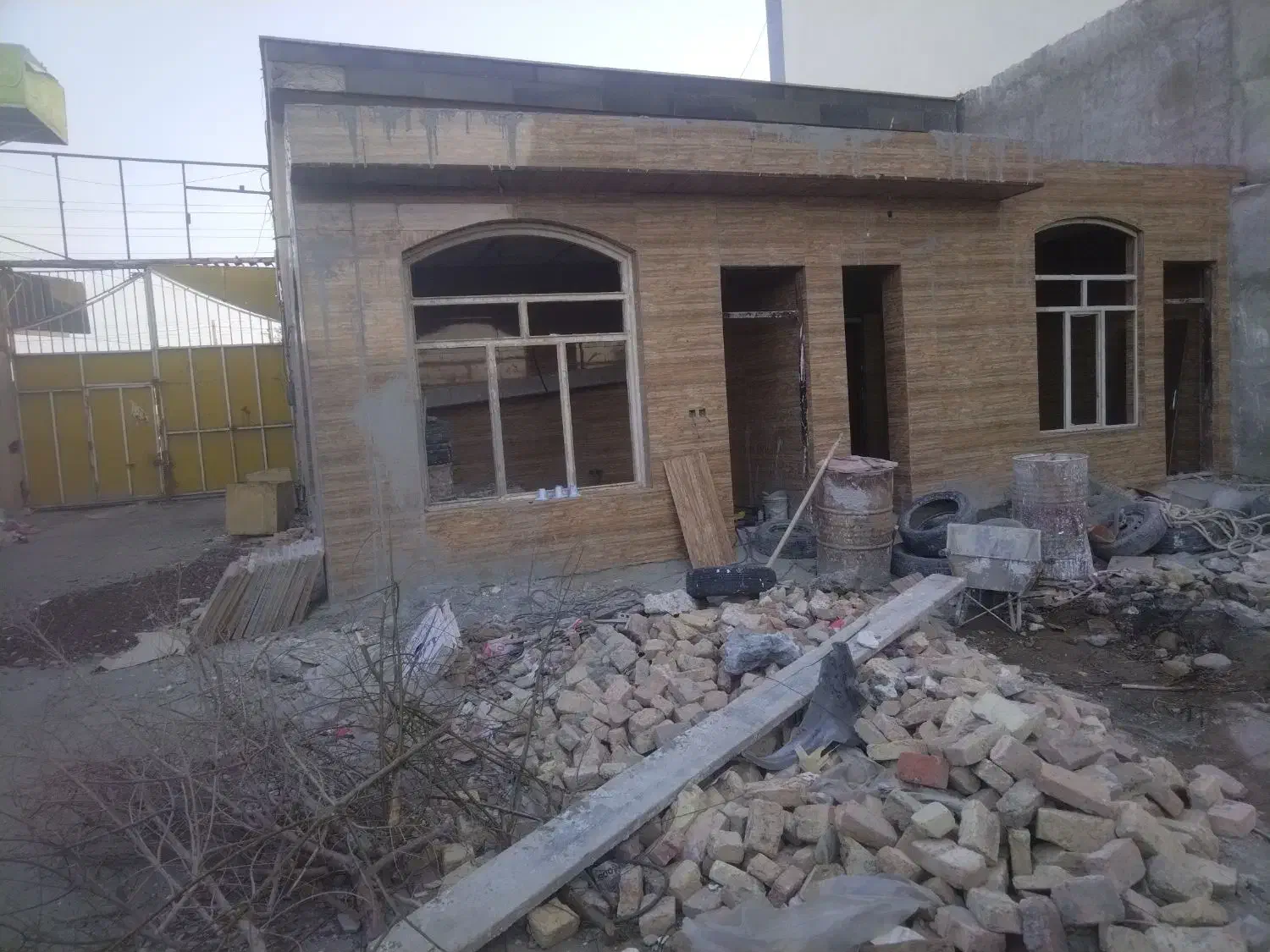 3دهنه مغازه80متری داخل گاراژ آب برق 3فازاگاز صنعتی|اجارهٔ مغازه و غرفه|رباط‌کریم, رباط‌کریم|دیوار