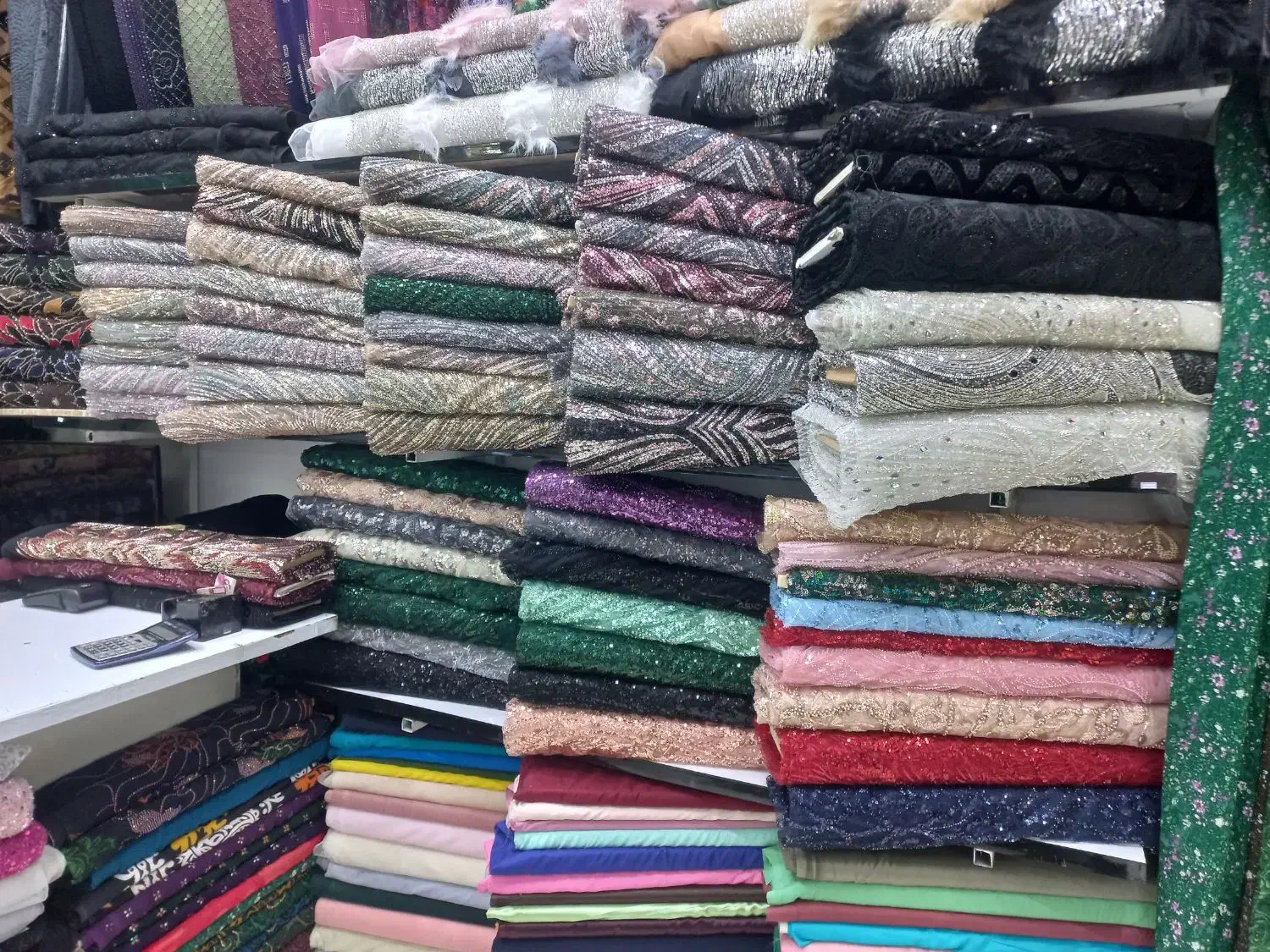 به علت تغییر شغل اجناس به قیمت فاتکر فروش میرسد|لباس|سلماس, |دیوار