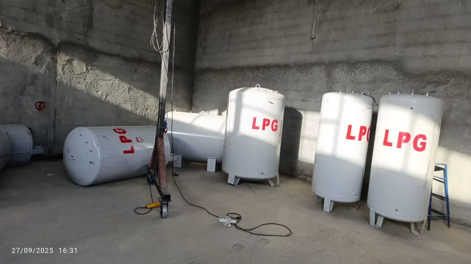 مخزن گاز مایع باغ ویلا رستوران|مصالح و تجهیزات ساختمان|شیراز, باغ تخت|دیوار