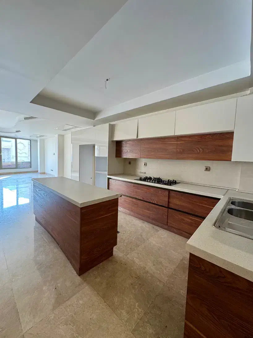 ۲۲۰ متر زعفرانیه / ۳ مستر / روف گاردن مجهز/ ویو