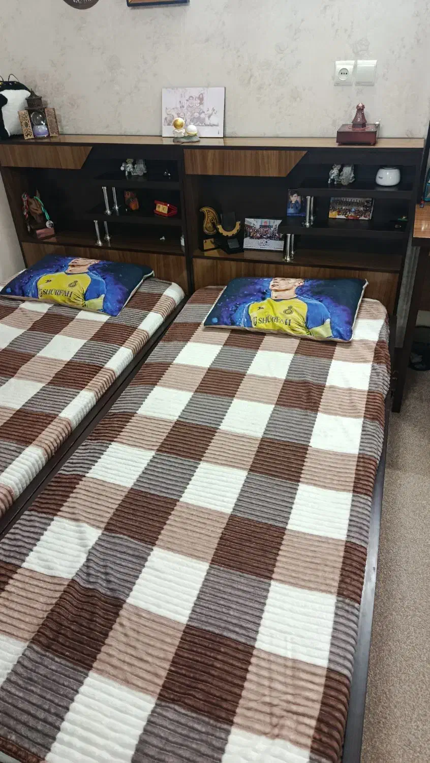 تخت خواب ، کمد لباس و کتابخانه میز تحریر|تخت و سرویس خواب|یزد, |دیوار