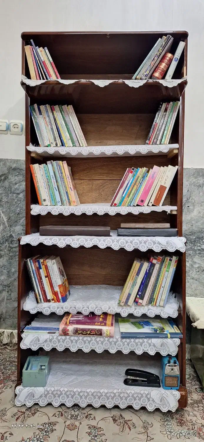 جای کتاب وکتابخانه بزرگ.چرخدار.|کلکسیون سکه، تمبر، اسکناس|بروجرد, |دیوار