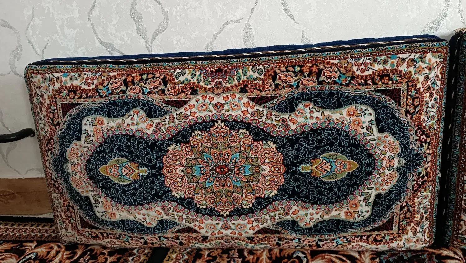 پشتی ها نونو|پشتی|قم, شهرک امام حسین|دیوار