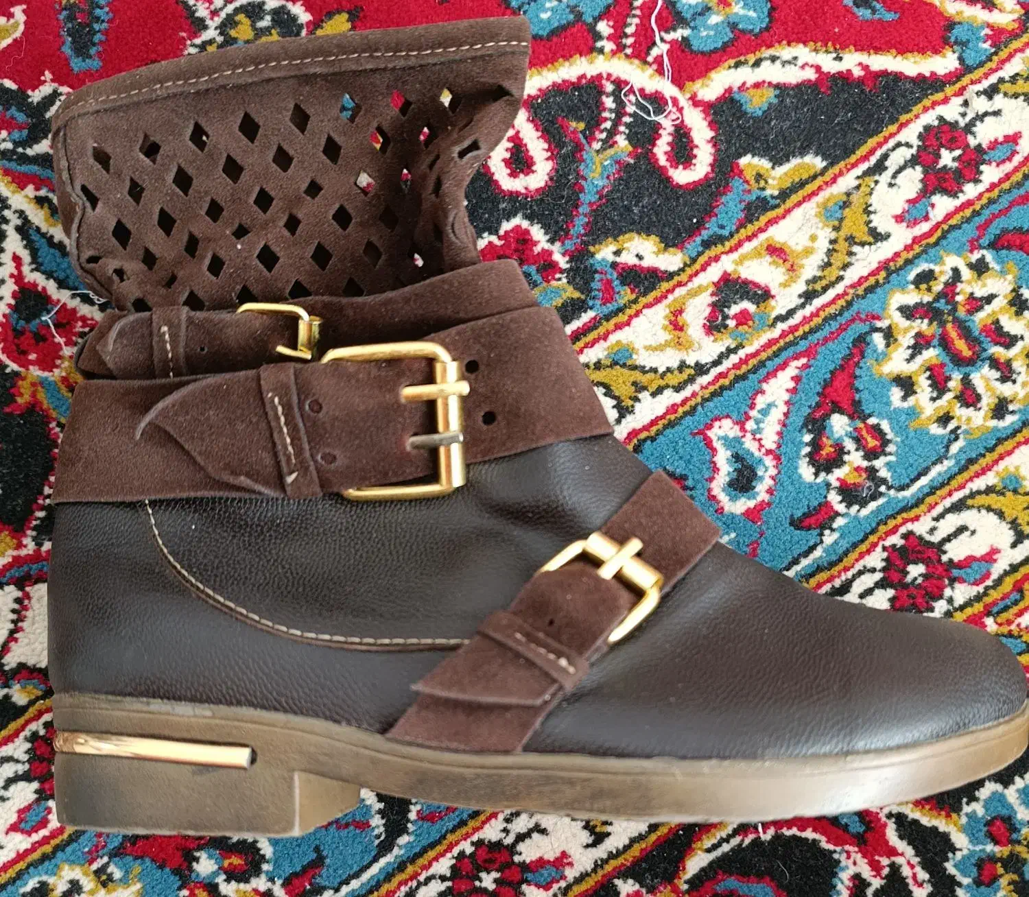 کفش|کیف، کفش، کمربند|نیشابور, فضل|دیوار