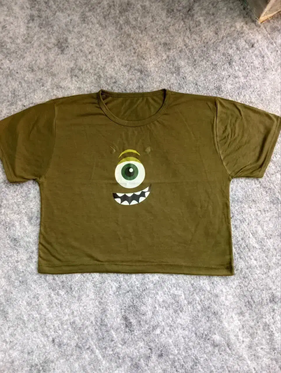 کراپ انیمیشنی|لباس|مهریز, |دیوار