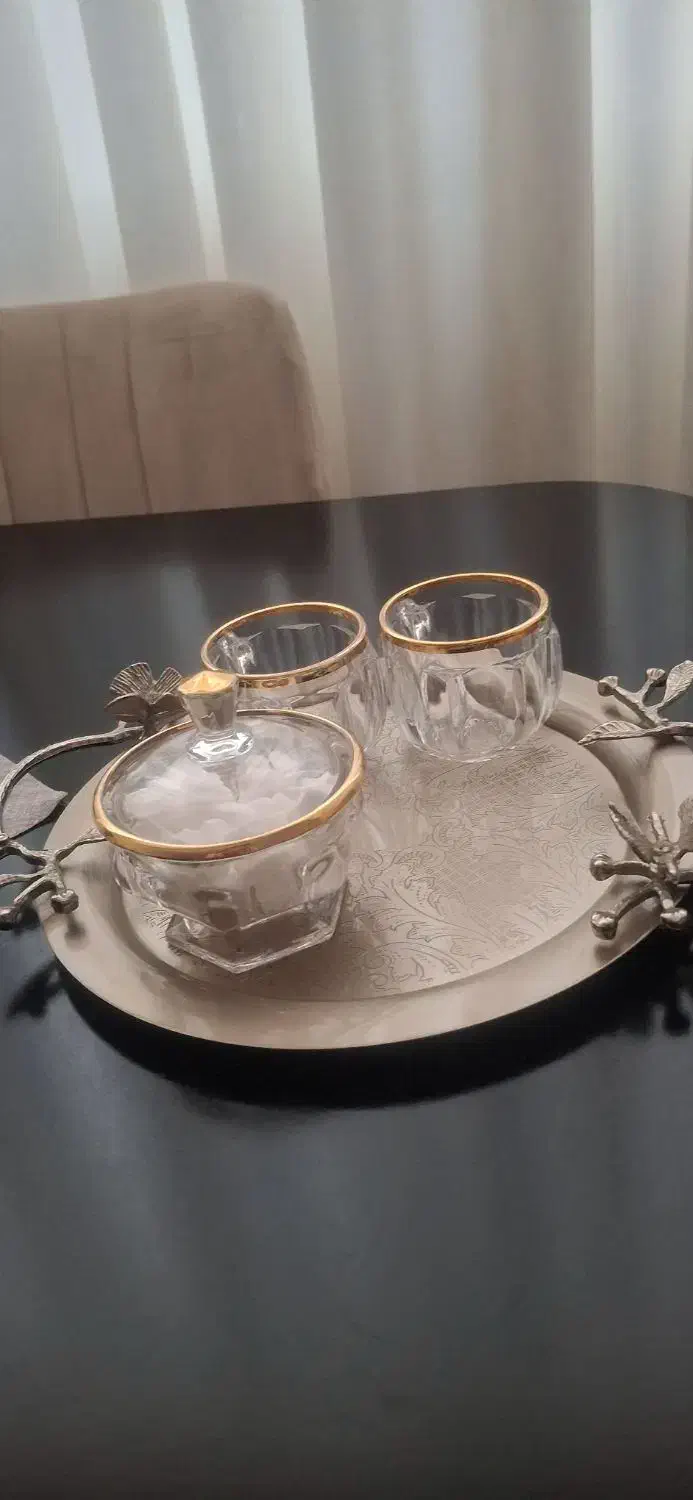 ۱۲ عدد چایی خوری لب طلایی و ۴ تا قندون لب طلایی|ظروف سرو و پذیرایی|سنقر, |دیوار