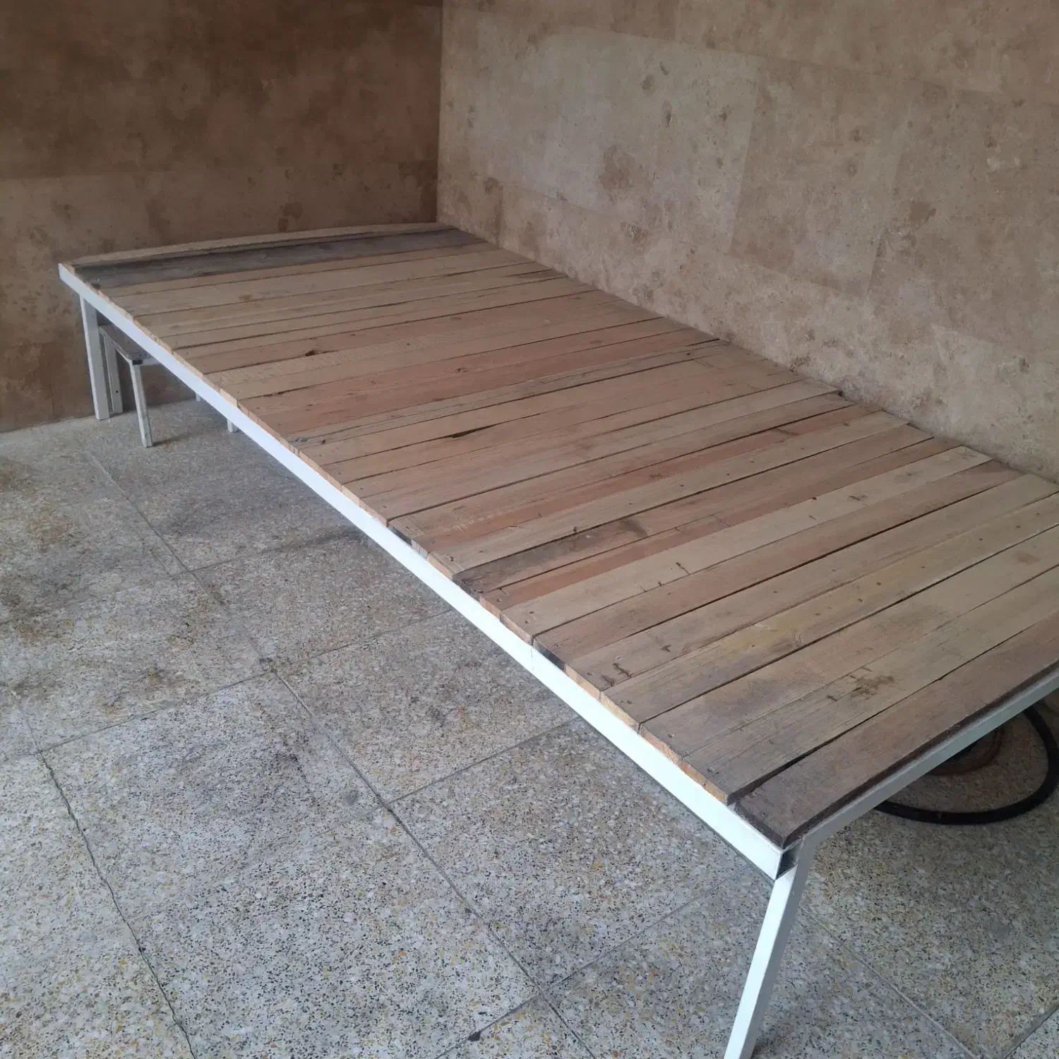 تخت|کلکسیون اشیاء عتیقه|کرج, حصارک بالا|دیوار