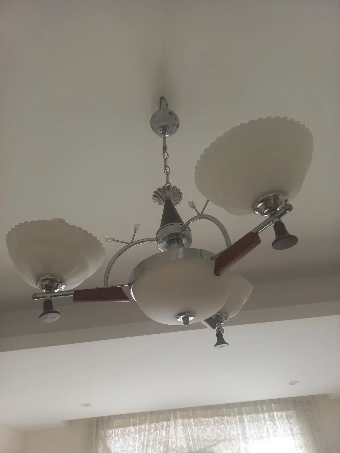 لوستر سه شاخه|لوستر و چراغ آویز|فردیس, منظریه|دیوار