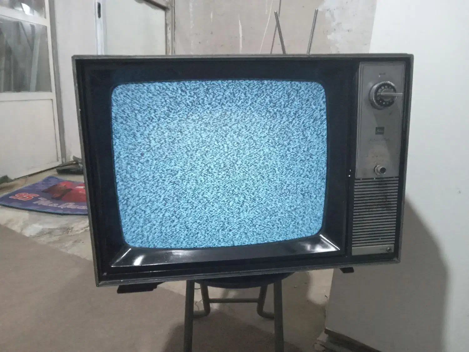 تلویزیون عتیقه|کلکسیون اشیاء عتیقه|تویسرکان, |دیوار