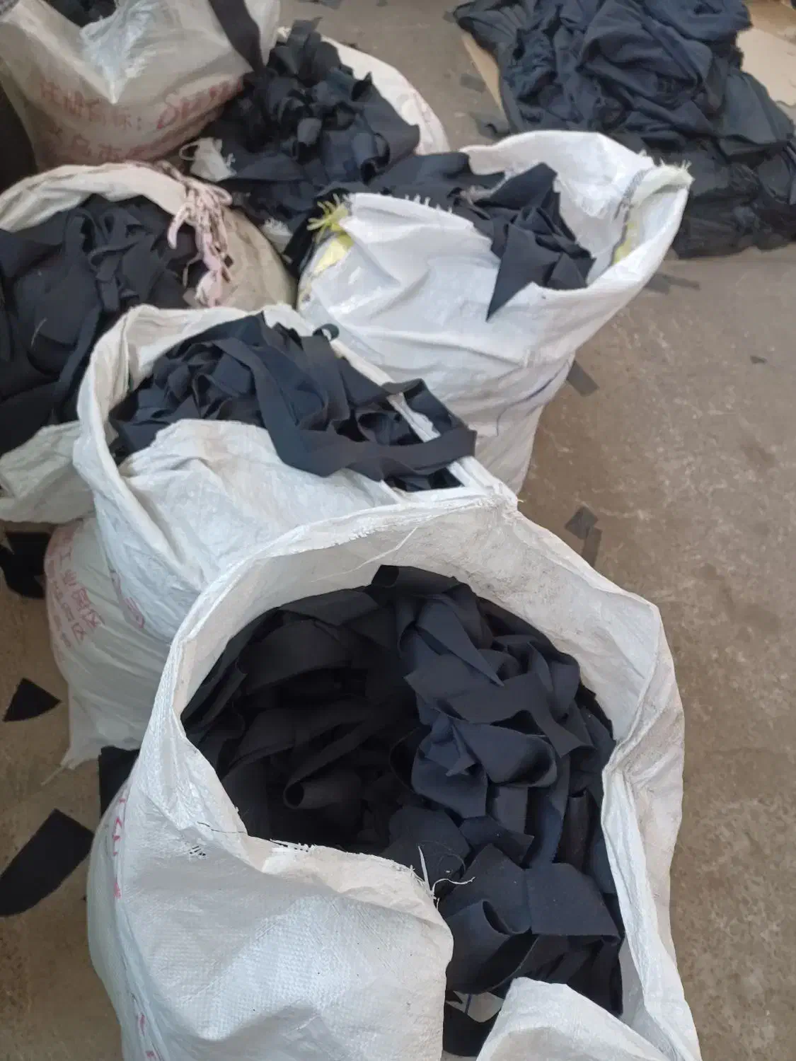 تکه و خرده پارچه از برش پارچه|لوازم خیاطی و بافتنی|مرند, |دیوار