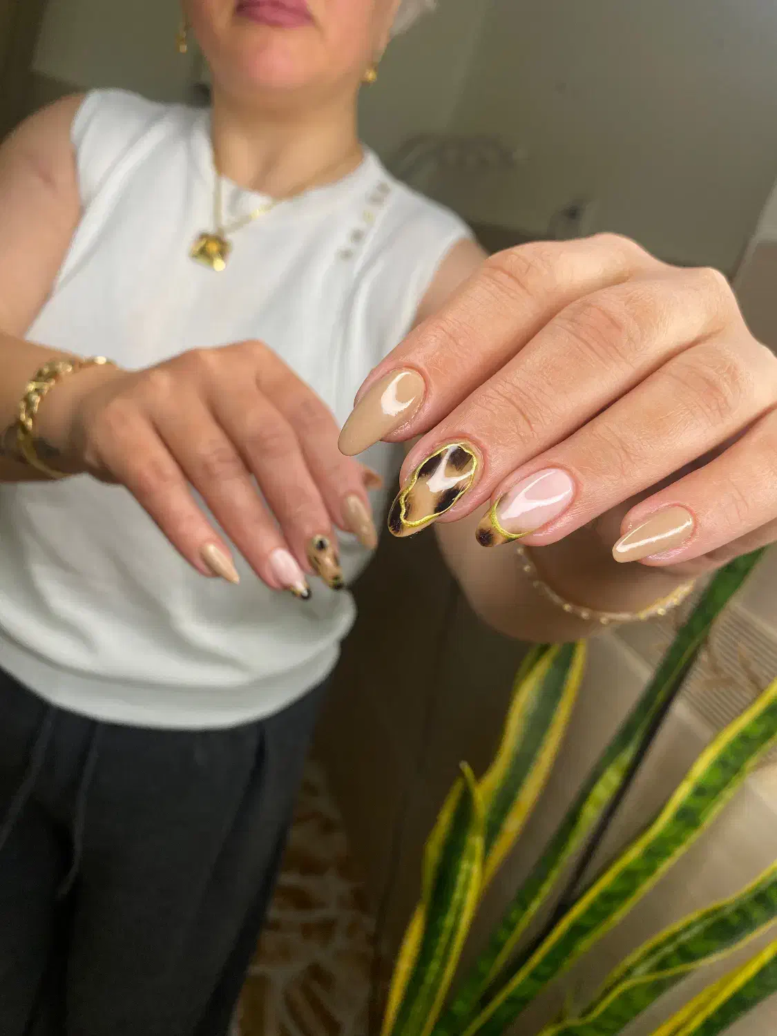 کاشت تخصصی ناخن واسپا (گلشهر)|خدمات آرایشگری و زیبایی|زنجان, |دیوار