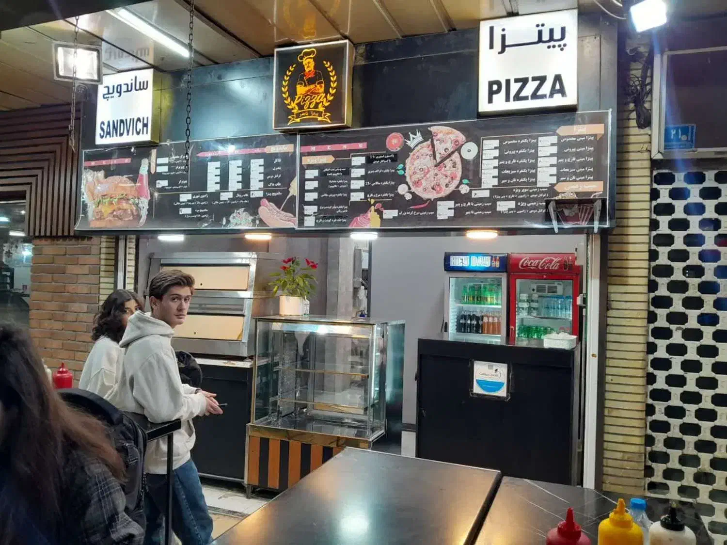 کارگر برای پیتزا و ساندویچ فروشیی|استخدام خدمات فروشگاه و رستوران|تهران, اکباتان|دیوار
