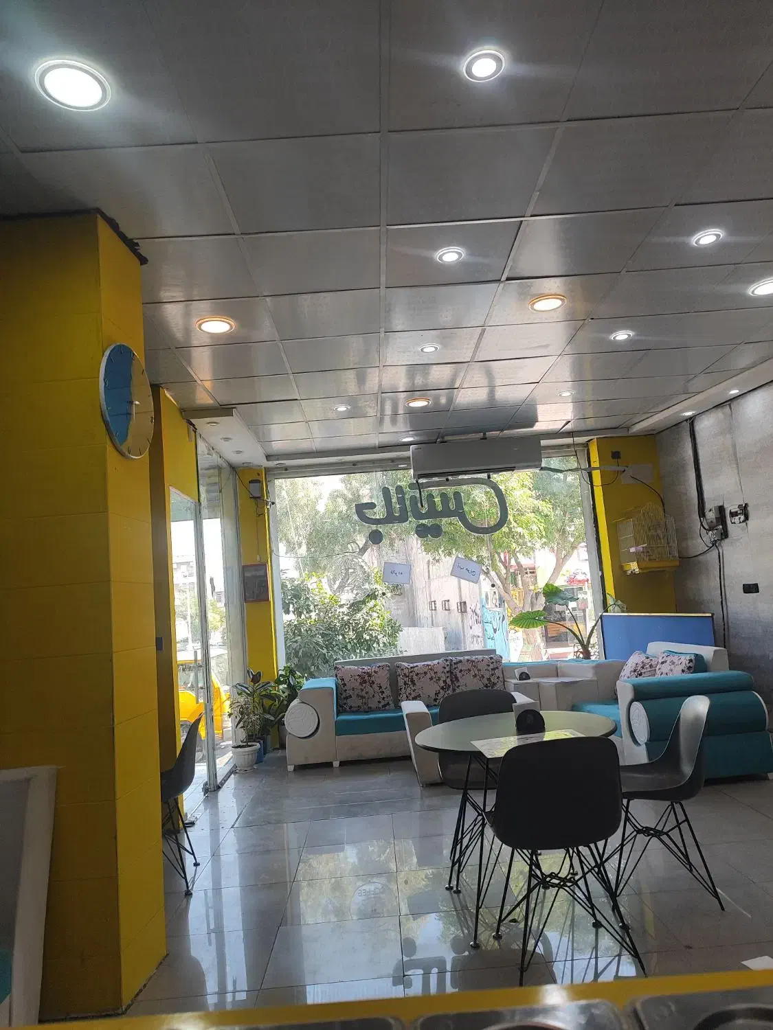 نیروی کار در کافه بستنی|استخدام خدمات فروشگاه و رستوران|جم, |دیوار