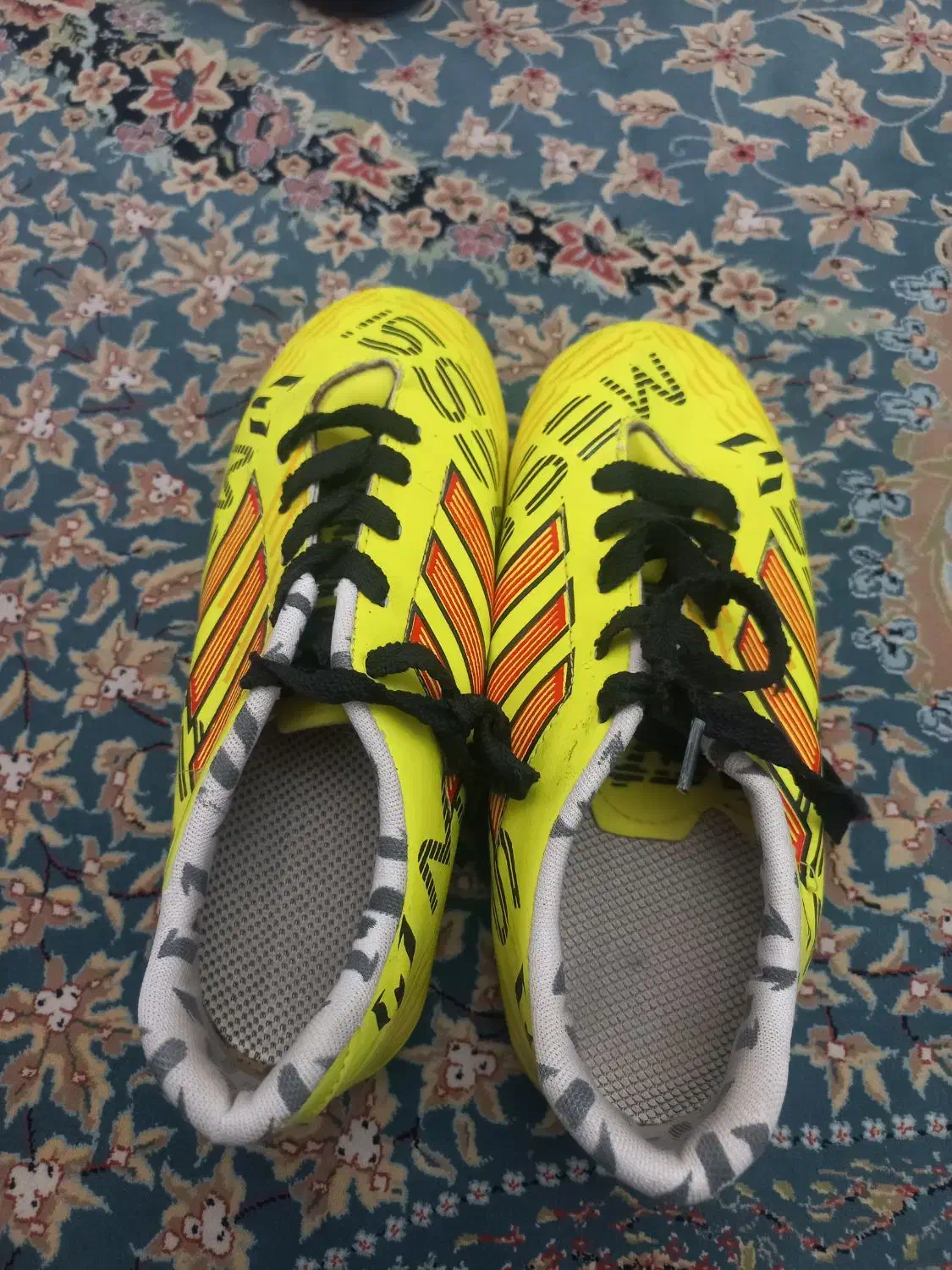 کفش ورزشی سالنی و چمنی|کیف، کفش، کمربند|سمنان, |دیوار