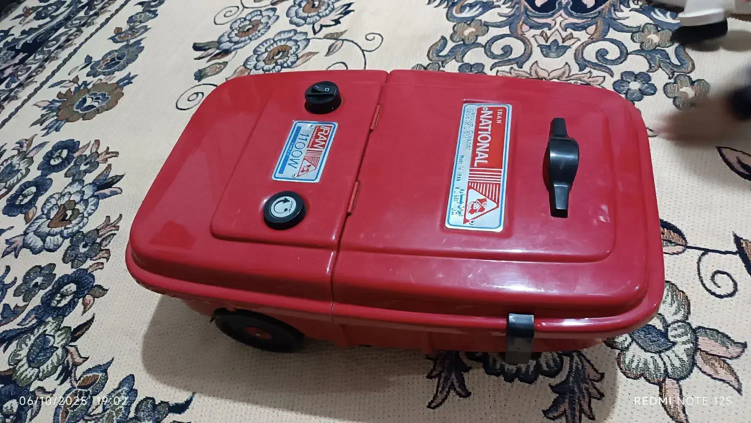 جاروبرقی قدیمی سال ساخت 1372|جاروبرقی، جارو شارژی، بخارشو|نهبندان, |دیوار