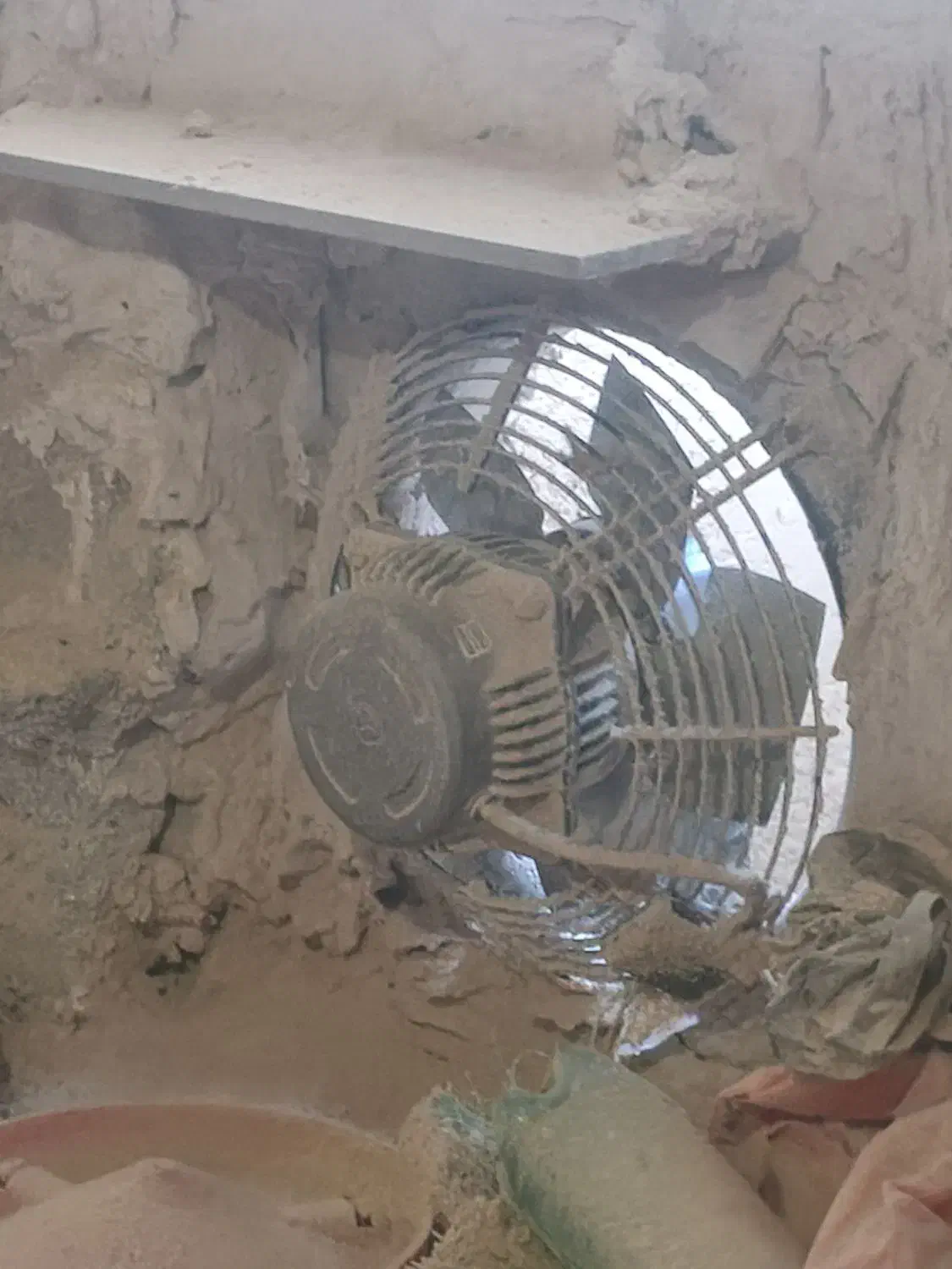 فن پر قدرت|پنکه و تصفیه‌کنندهٔ هوا|کرمانشاه, |دیوار