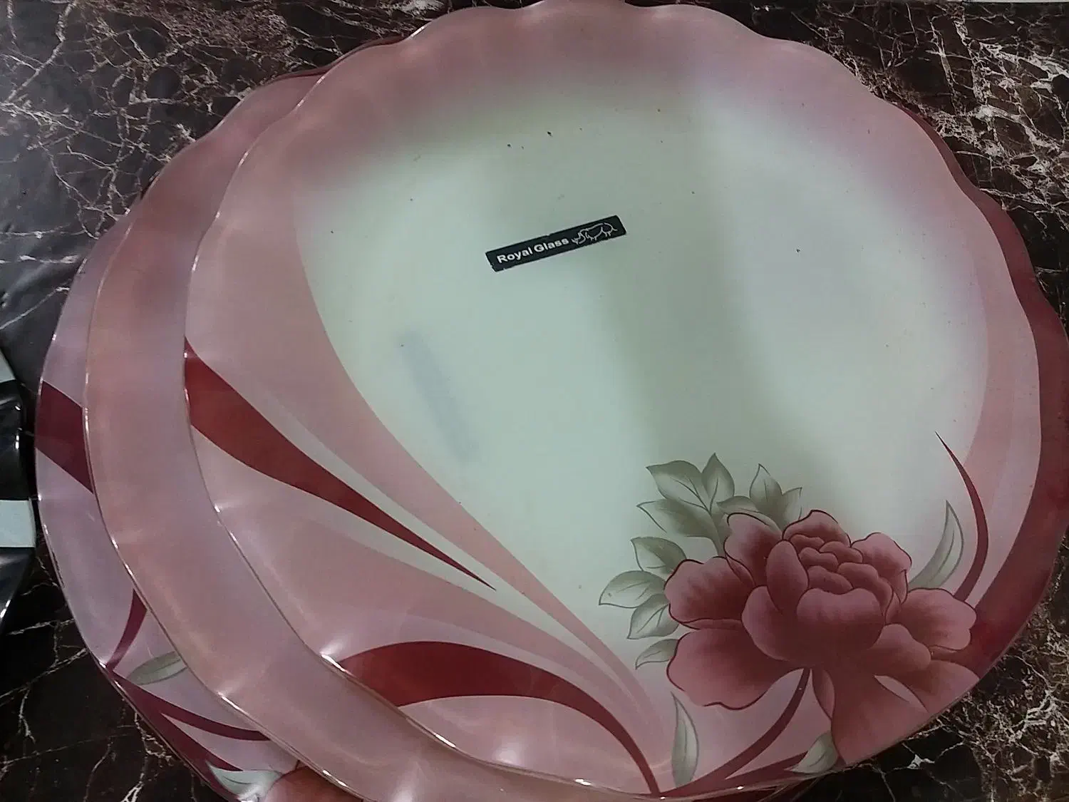 تعدادی ظروف پذیرایی|ظروف سرو و پذیرایی|قم, نیروگاه|دیوار