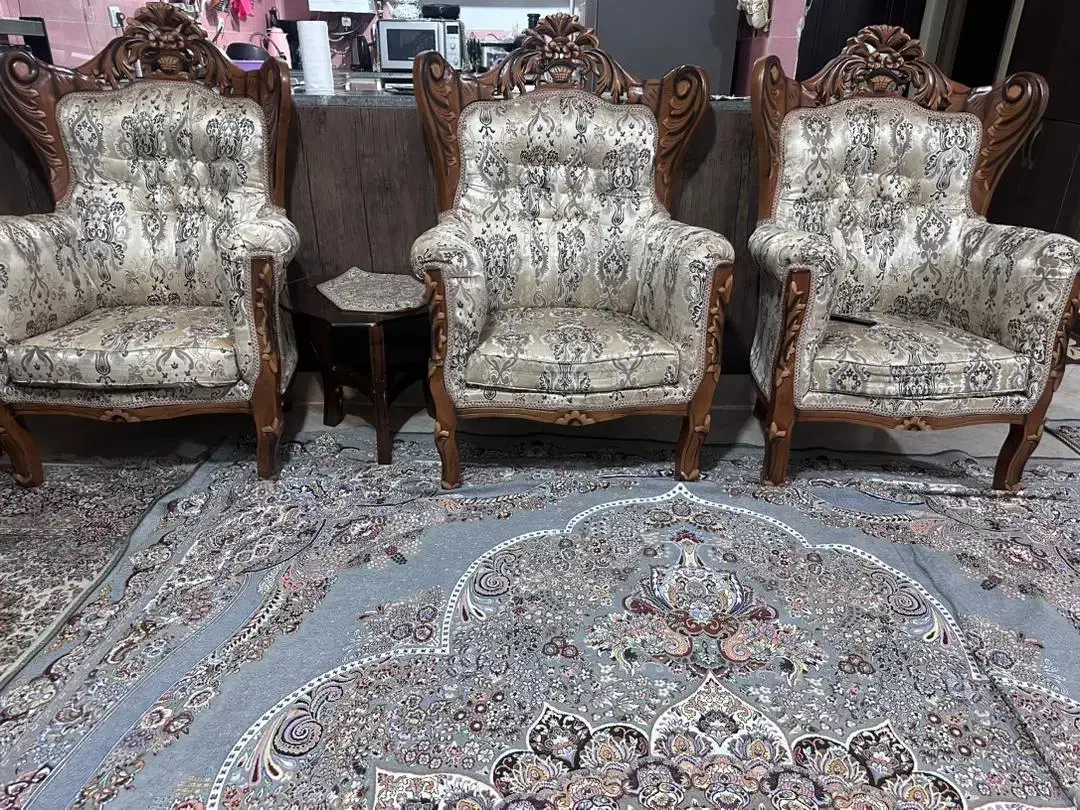 فروش مبل سلطنتی ۹نفره ومیزنهارخوری ۶نفره|مبلمان خانگی و میز عسلی|سیرجان, |دیوار