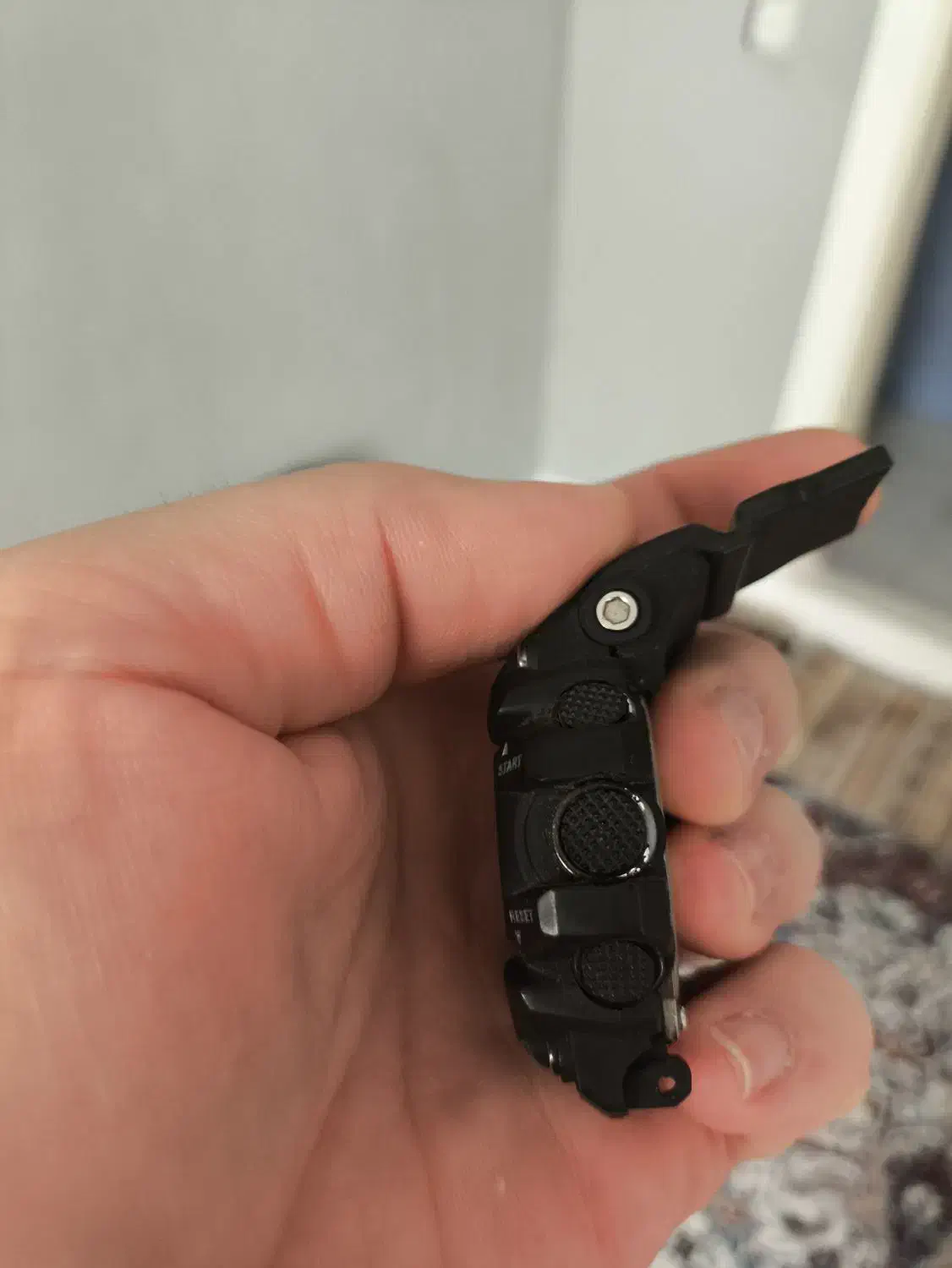 اسکمی ۱۳۵۸|ساعت|اندیشه, اندیشه فاز ۱|دیوار