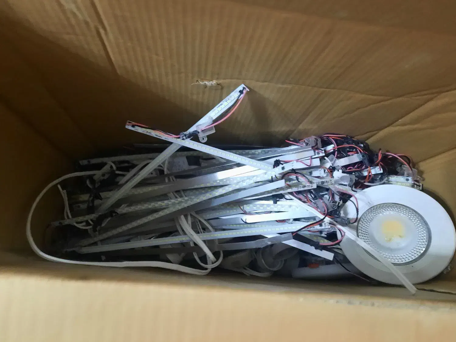 لامپ و انواع پروژکتور ال ای دی ۳۰ وات|لامپ و چراغ|تهران, نظامآباد|دیوار