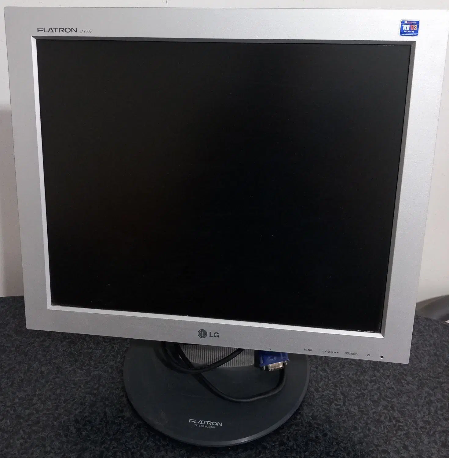 کامپیوتر و متلقات ان و میز و صندلی چرخدار|میز تحریر و کامپیوتر|پردیس, فاز ۲|دیوار