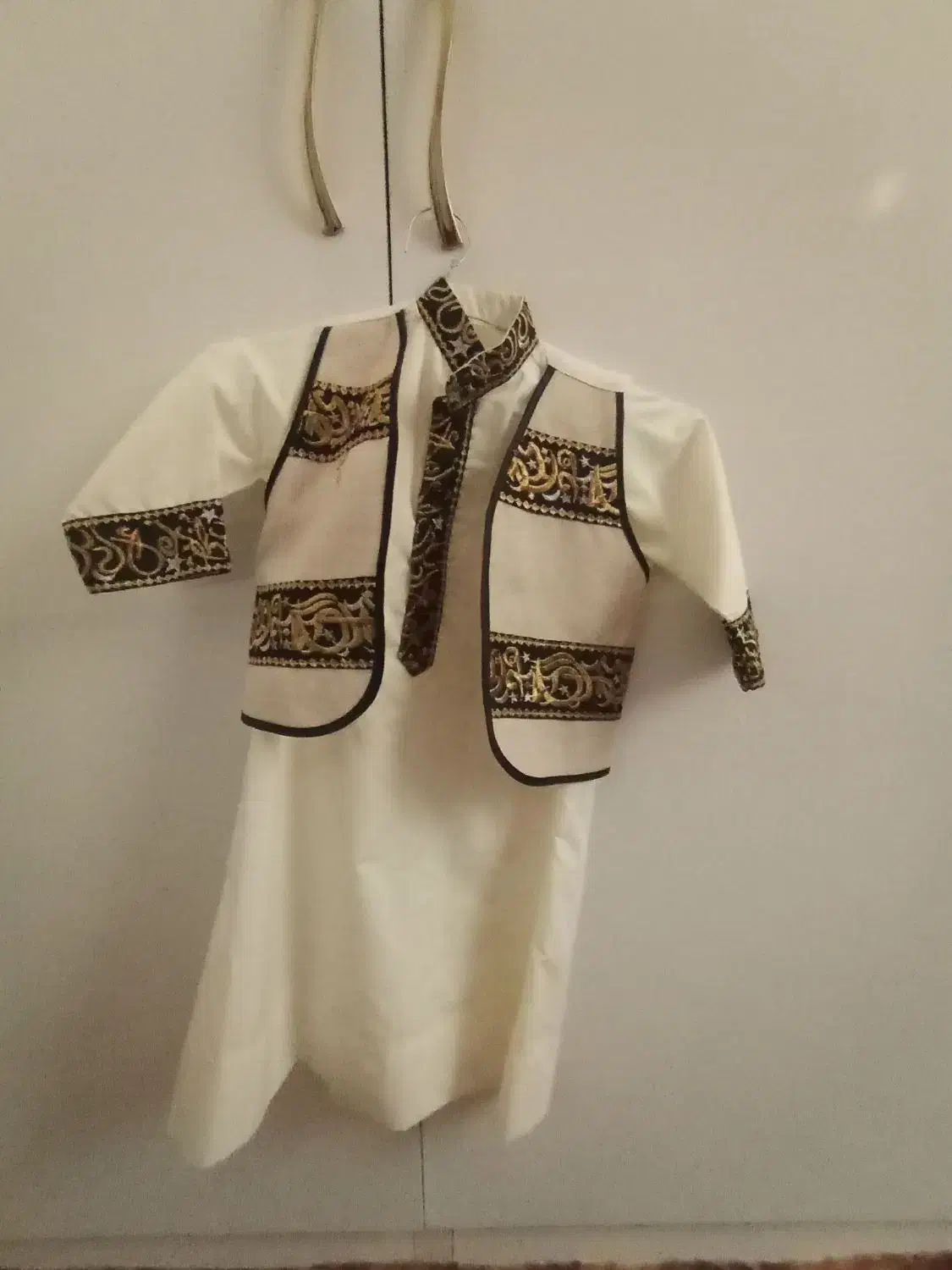 لباس عربی|کفش و لباس بچه|صوفیان, |دیوار