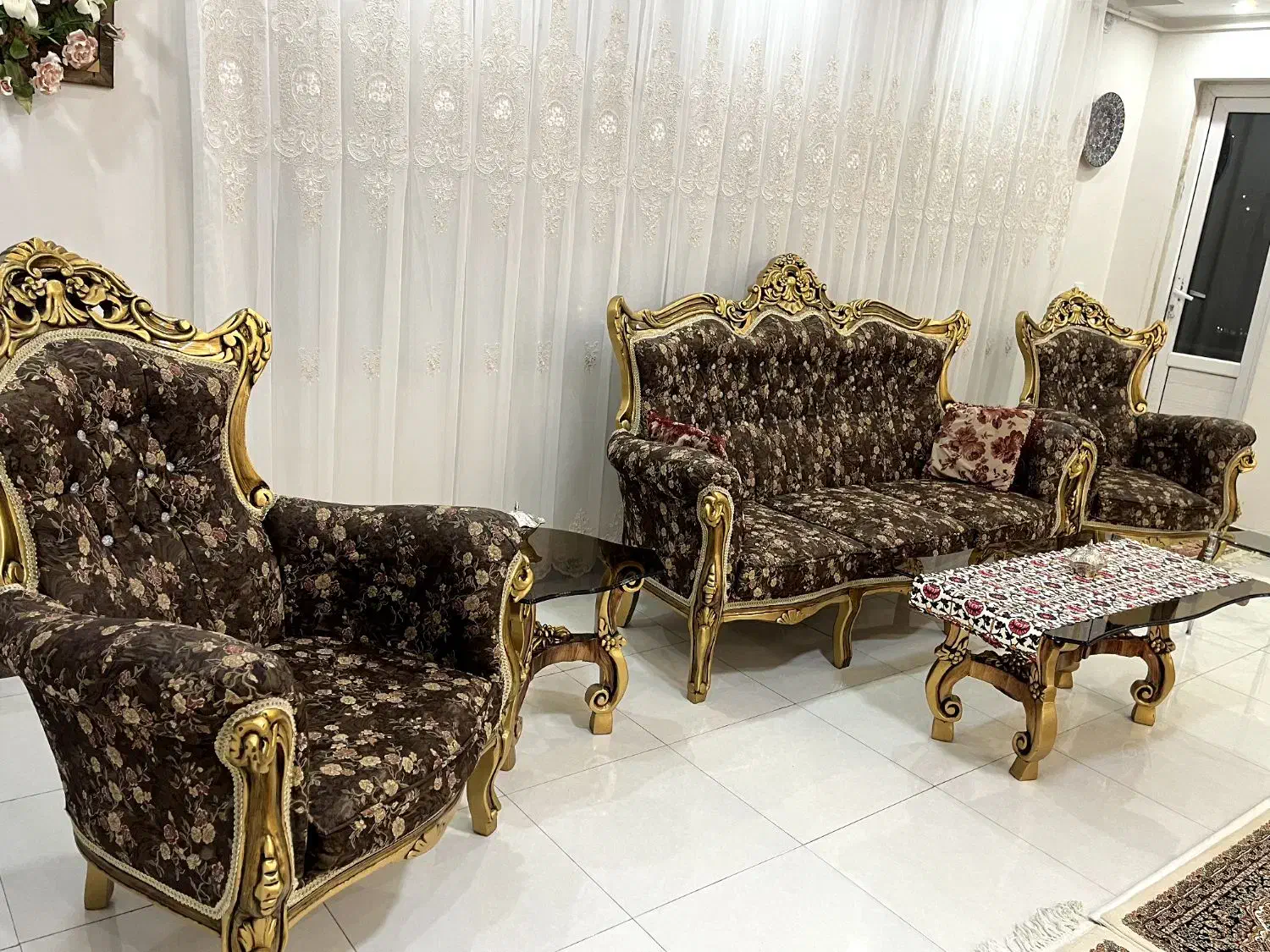 فروش مبل سلطنتی کارکرده ۹ نفره با جلو مبلی و عسلی|مبلمان خانگی و میز عسلی|مریوان, |دیوار