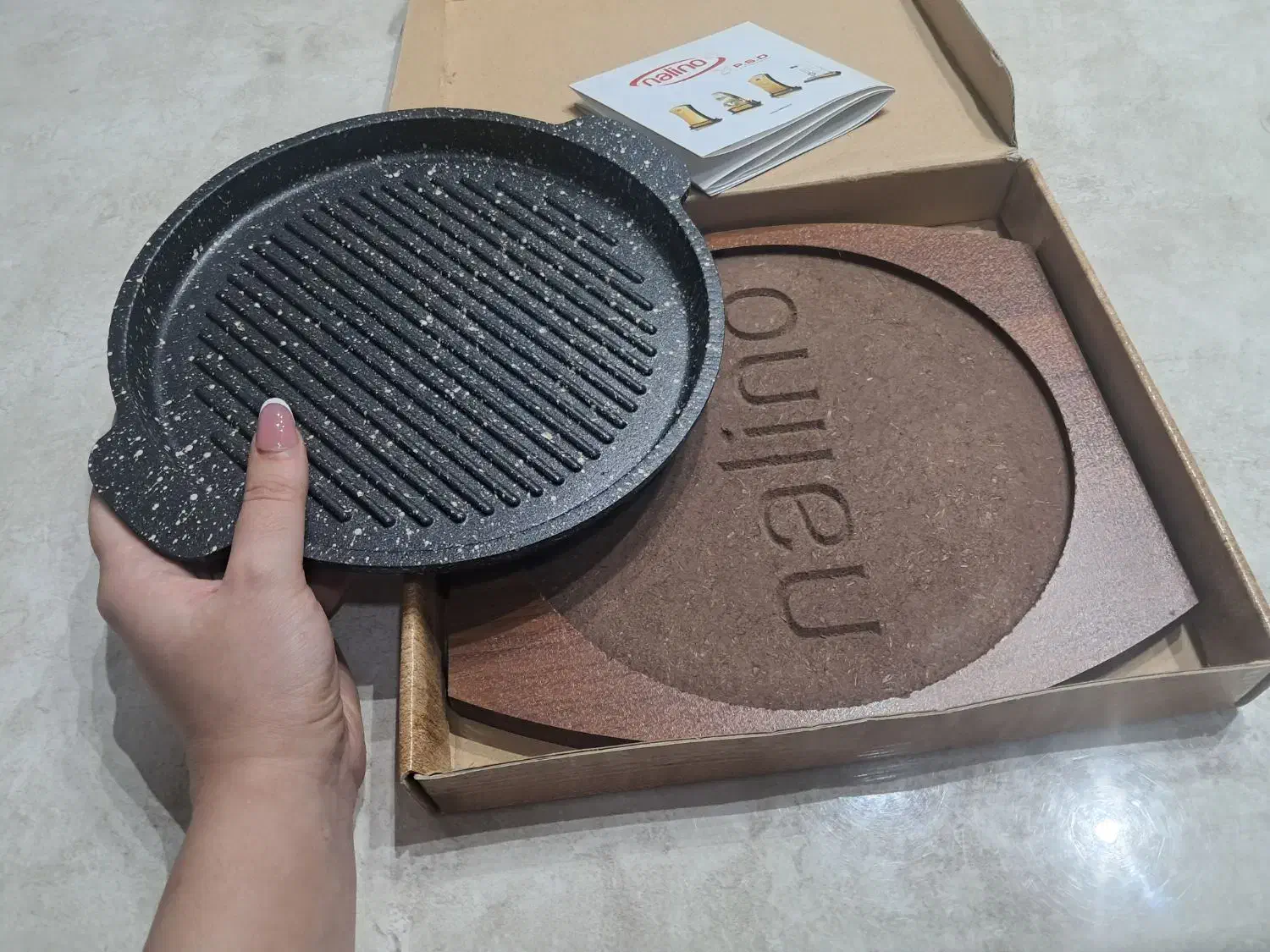 تابه|ظروف پخت‌وپز|رشت, منظریه|دیوار