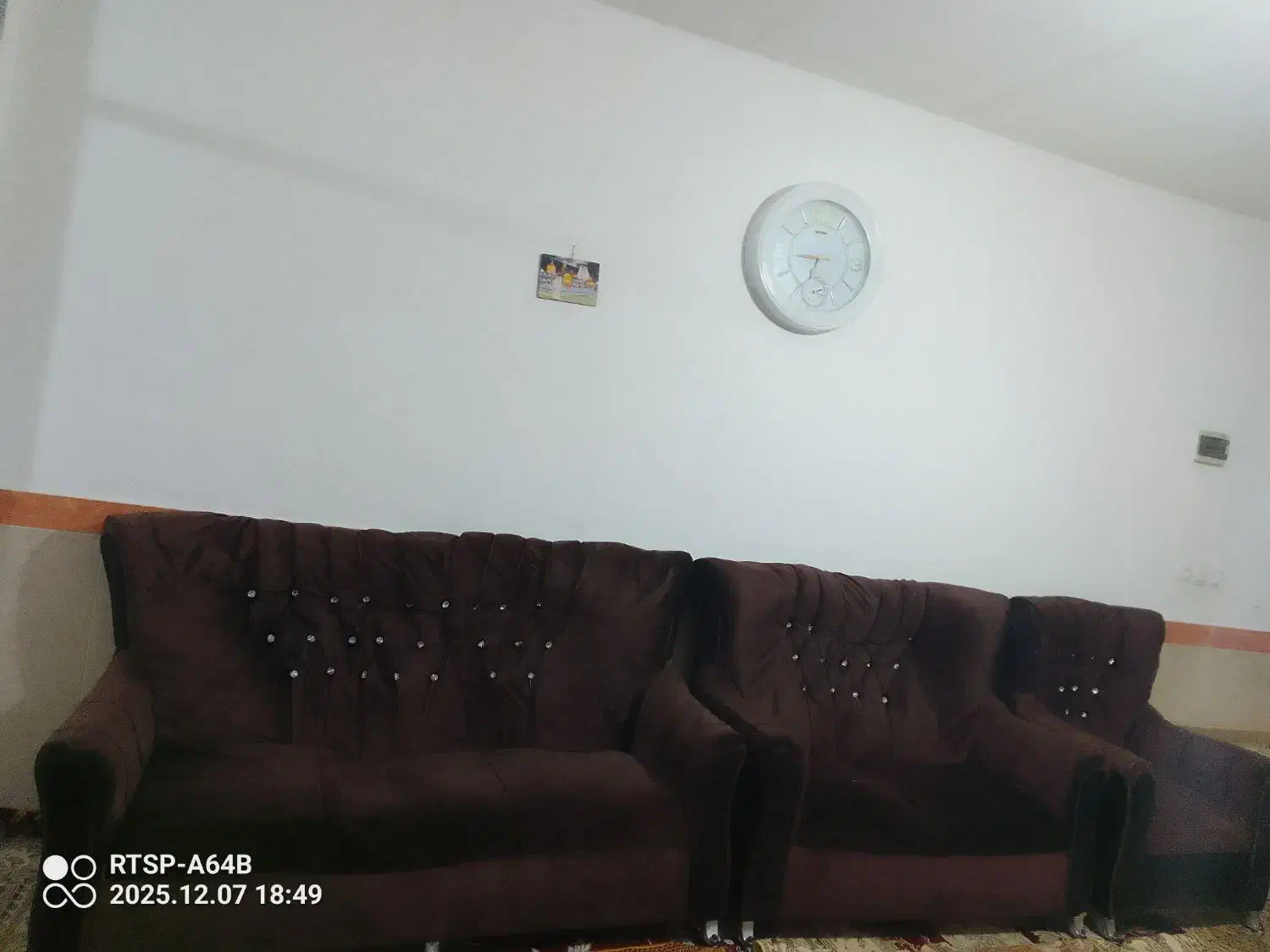 مبل و دو تخته فرش زرشکی|فرش|سنقر, |دیوار